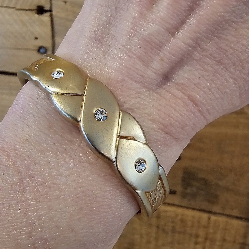 Vintage matte goldtone braided hinged bangle bracelet
